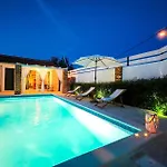 Pet Friendly In Pridraga
