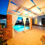 Holiday home Pet Friendly In *