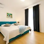 Pet Friendly In *