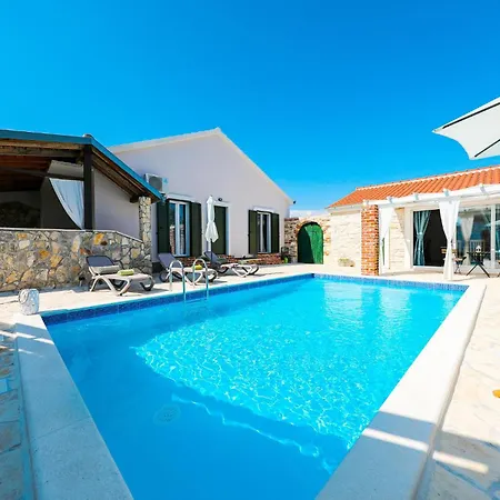Pet Friendly In Semesterbostad Pridraga